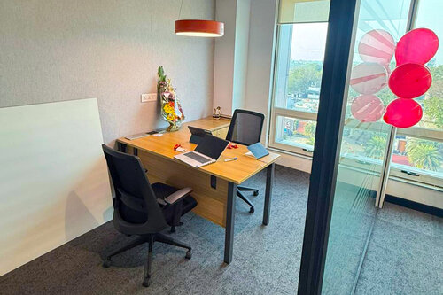 Kleines Büro in Zollner Indien