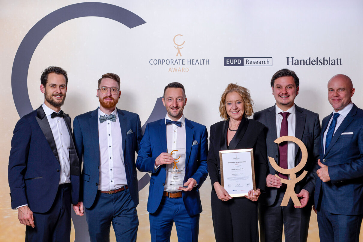 Mitarbeiter der Zollner Elektronik AG erhalten den Corporate Health Award 2024 für exzellentes Gesundheitsmanagement.