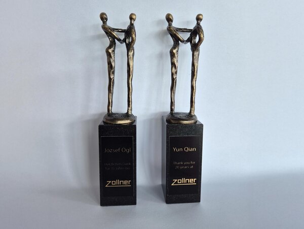 Zwei Statuen für ein Jubiläum