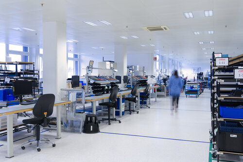 Produktionshalle für Elektronik bei Zollner in Hombrechtikon