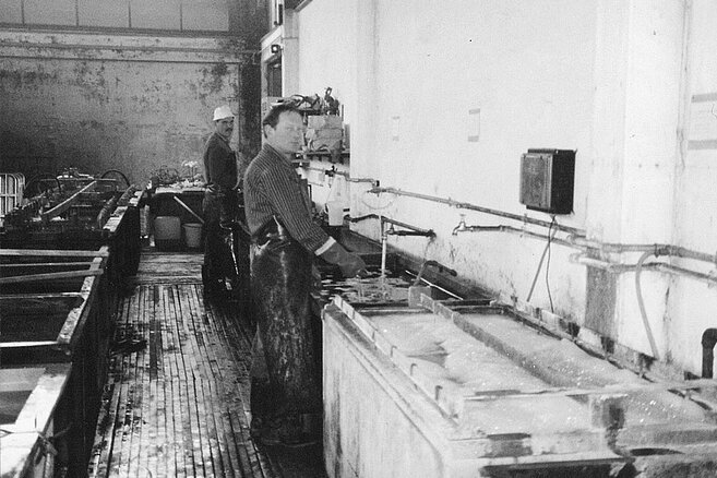1975 Geschäftsbereich Mechanik Galvanik entsteht