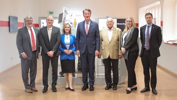 Gruppenfoto mit Manfred Zollner 
