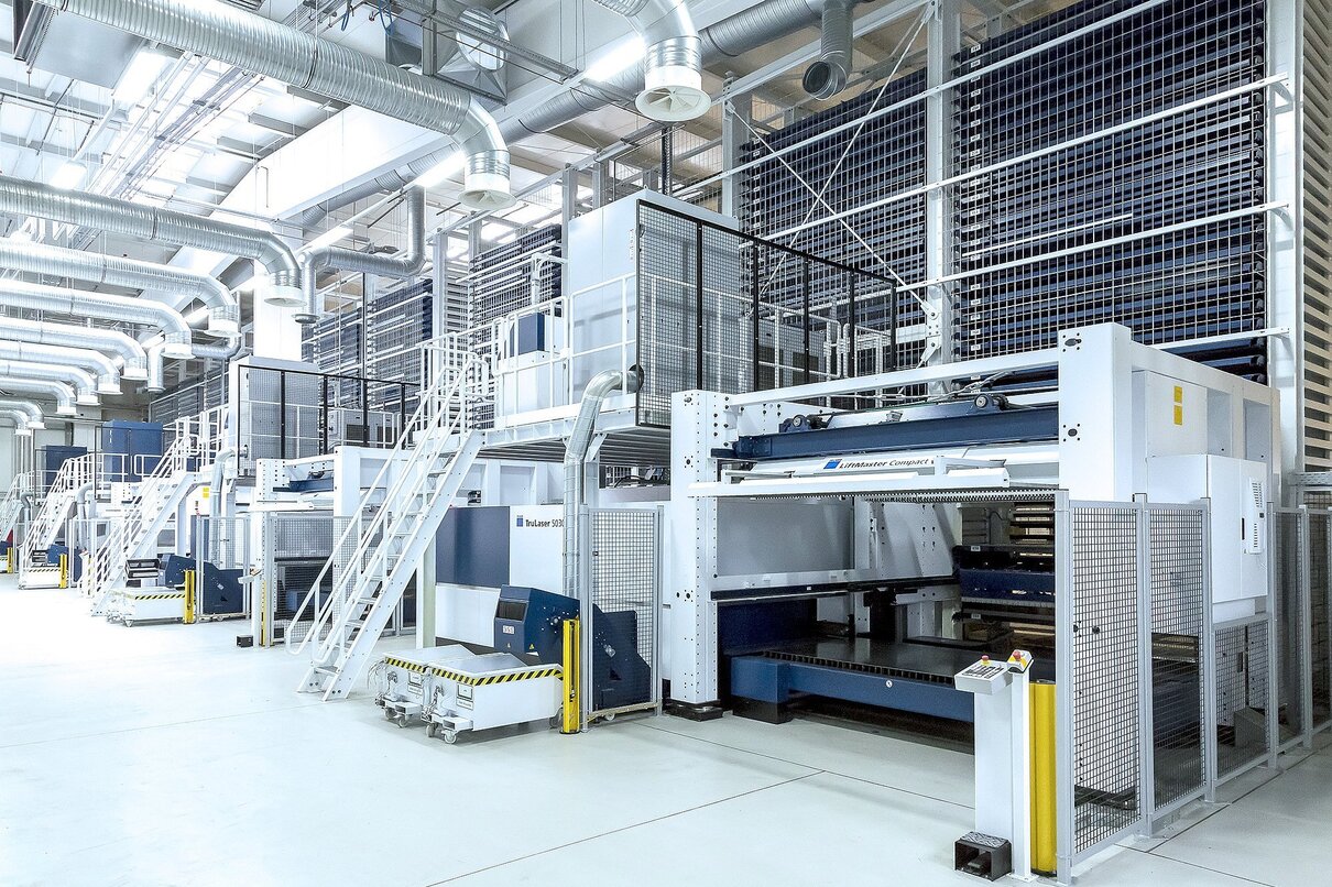 Integriertes automatisches Lagersystem für Großformat Bleche in Szügy in Ungarn