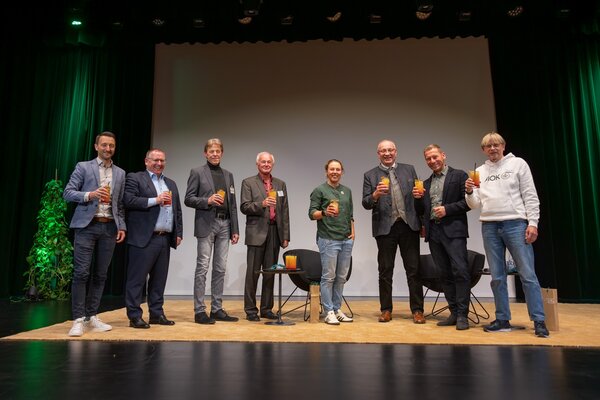 Gruppenfoto mit Zollner und AOK