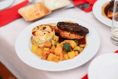 Festliches Essen auf der Jubiläumsfeier 