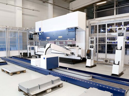 Moderne Maschine in Ungarn 