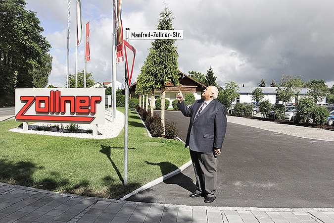Straßenumbenennung im 50. Jubiläumsjahr 2015zur Manfred-Zollner-Straße.